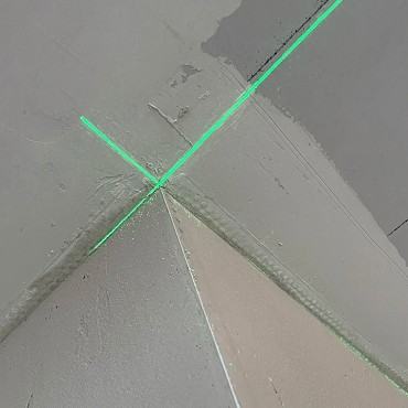 臻心油漆工班正在進行沙鹿舊屋翻新油漆施工